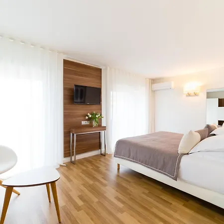 Helios Hotel