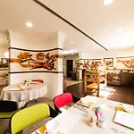 Helios فندق